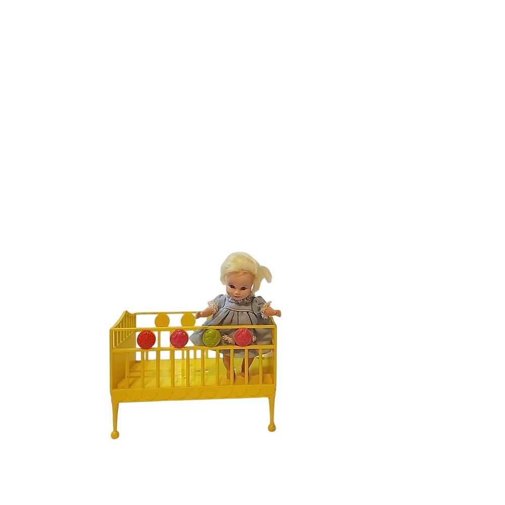 Vtg 1964 Suzy Cute Drink N Wet Doll Crib & Clear Case Topper